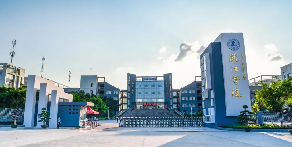 欢迎各大学子报读桂林学院，领略漓江之美
